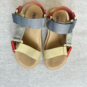 Zara toddler sandal (size 25) 8.5 us